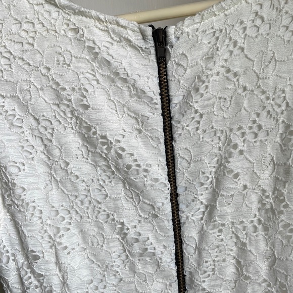 Made in USA - XS GUESS lace dress - Picture 3 of 6